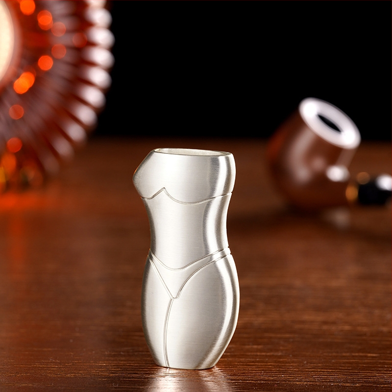 909-J5 Yafeng fémötvözetből készült öngyújtó burkolat, emberi alakú kreatív dizájn, logónyomás elérhető, testreszabás lehetséges, 500 darabos csomag