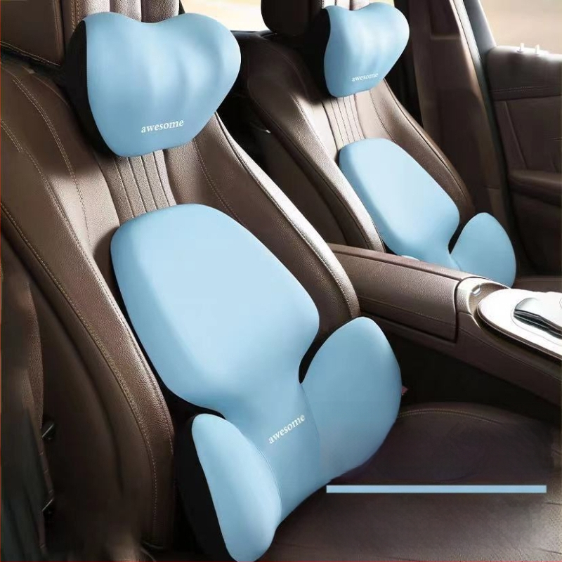 Automa galvas balsts un jostas atbalsta spilvens – pildījums no atmiņas putām, ārējais materiāls no sintētiskām šķiedrām, alfanumerisks raksts, visu sezonu