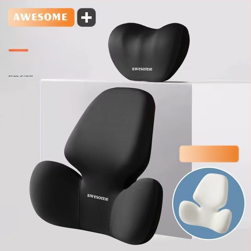 Automa galvas balsts un jostas atbalsta spilvens – pildījums no atmiņas putām, ārējais materiāls no sintētiskām šķiedrām, alfanumerisks raksts, visu sezonu