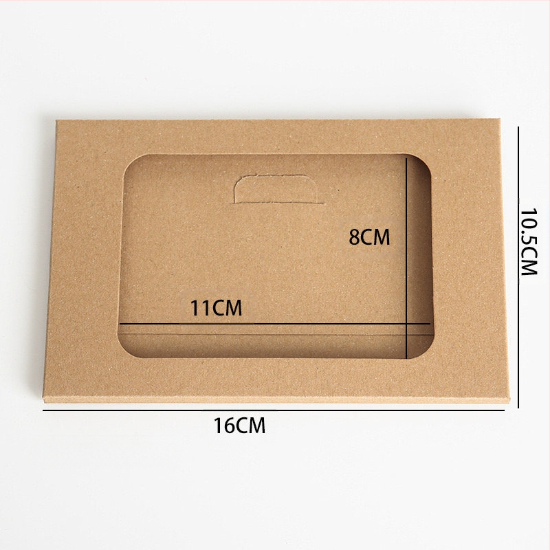 Kraftpapīra aploksnes stilā kartīšu kastīte, dāvanu iesaiņojumam, piemērota jauno māju uzsākšanai un Ziemassvētkiem