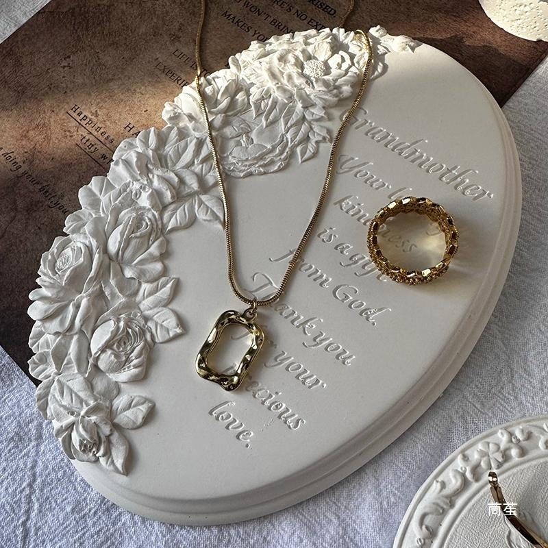 Δίσκος επίδειξης κοσμημάτων με γύψινο τριαντάφυλλο, vintage στυλ αποθήκευσης και προβολής για κολιέ (Spring 2025)