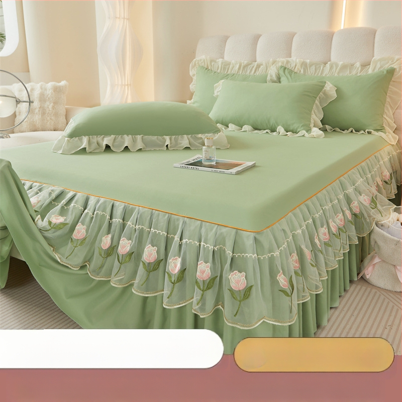 Frančes stila gultas svārku komplekts ar gultas pārklāju, mazgāts kokvilnas materiāls, izšuvums, vienkrāsains, trīs daļu komplekts, viegls grezums