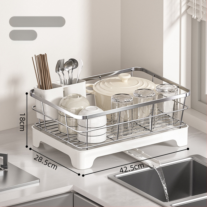 Notekas trauku plaukts virtuvē – dzelzs stieples materiāls, mūsdienīgs minimālisma stils, uzglabāšana pie izlietnes, piemērots bļodām un traukiem