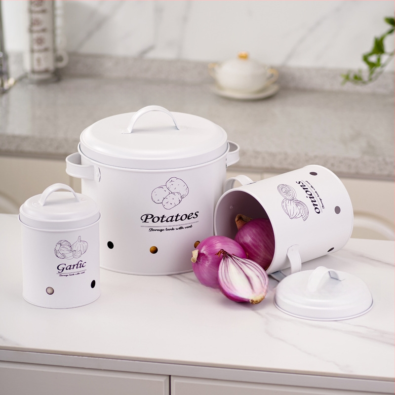 Apvalus galvanizuoto plieno sandėliavimo indas bulvėms, svogūnams ir česnakams su kvėpuojančiomis angomis — daugiafunkcinė metalo sandėliavimo komplektas, talpa virš 5 L, su spausdintu logotipu