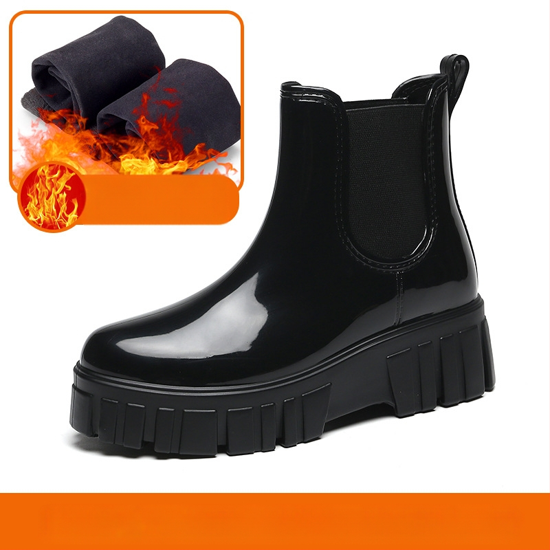 Moteriški lietaus batai, vidutinio aukščio viršus, storesnė padas, PVC viršus, vidutinio kulno 3–5 cm, vientisos spalvos, tinka pavasariui, rudeniui ir žiemai