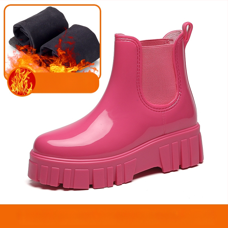 Moteriški lietaus batai, vidutinio aukščio viršus, storesnė padas, PVC viršus, vidutinio kulno 3–5 cm, vientisos spalvos, tinka pavasariui, rudeniui ir žiemai