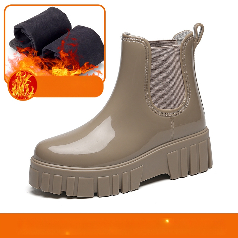 Moteriški lietaus batai, vidutinio aukščio viršus, storesnė padas, PVC viršus, vidutinio kulno 3–5 cm, vientisos spalvos, tinka pavasariui, rudeniui ir žiemai