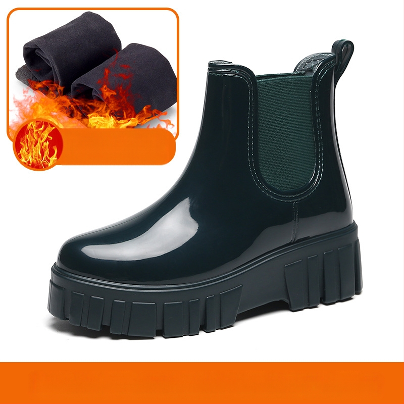 Moteriški lietaus batai, vidutinio aukščio viršus, storesnė padas, PVC viršus, vidutinio kulno 3–5 cm, vientisos spalvos, tinka pavasariui, rudeniui ir žiemai