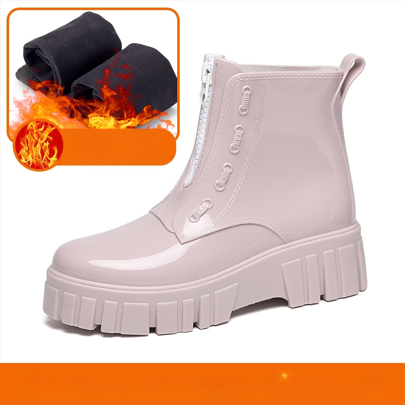 Moteriški lietaus batai, vidutinio aukščio viršus, storesnė padas, PVC viršus, vidutinio kulno 3–5 cm, vientisos spalvos, tinka pavasariui, rudeniui ir žiemai