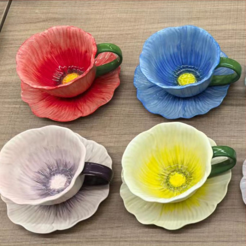 Porcelaninių dubenėlių ir lėkščių rinkinys su gėlių raštu, tinkamas naudoti mikrobangų krosnelėje, pritaikomas