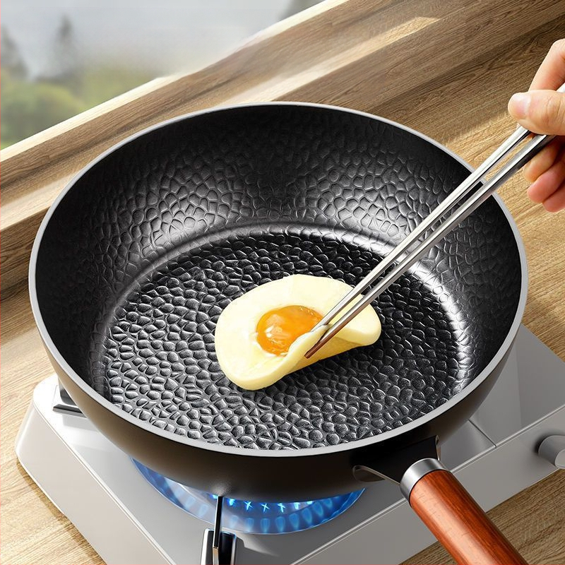 Geležinė kepimo keptuvė be dangos, be dangos, su daugiasluoksniu dugnu, suderinama su indukcine ir dujine virykle, stiklo dangtis iš nerūdijančio plieno