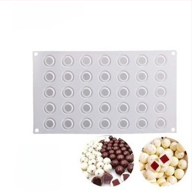 Silikoninė tortų forma, apvalaus dizaino, masinė pakuotė; šiuolaikinis minimalistinis stilius; išleista 2020.