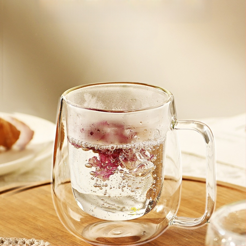 Dvigubo sienelių stiklinė kavos puodelis su rankena — izoliacinė, atspari aukštai temperatūrai, tinkama arbatai ir kavai