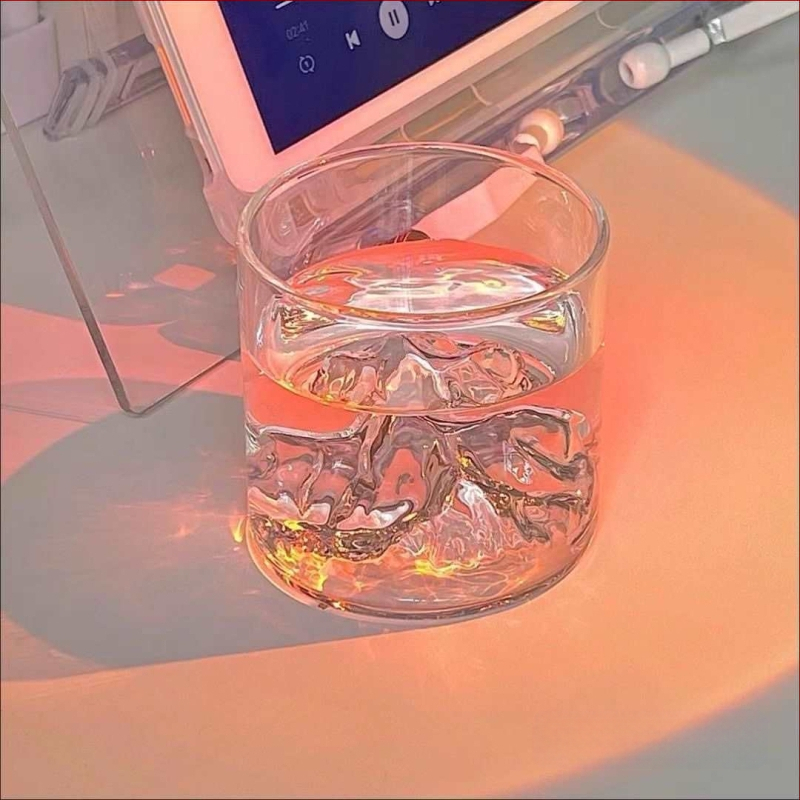 Termo atsparus stiklo puodelis japonų stiliuje su Fudžio motyvu ir ledinio rašto dizainu, apvalios formos