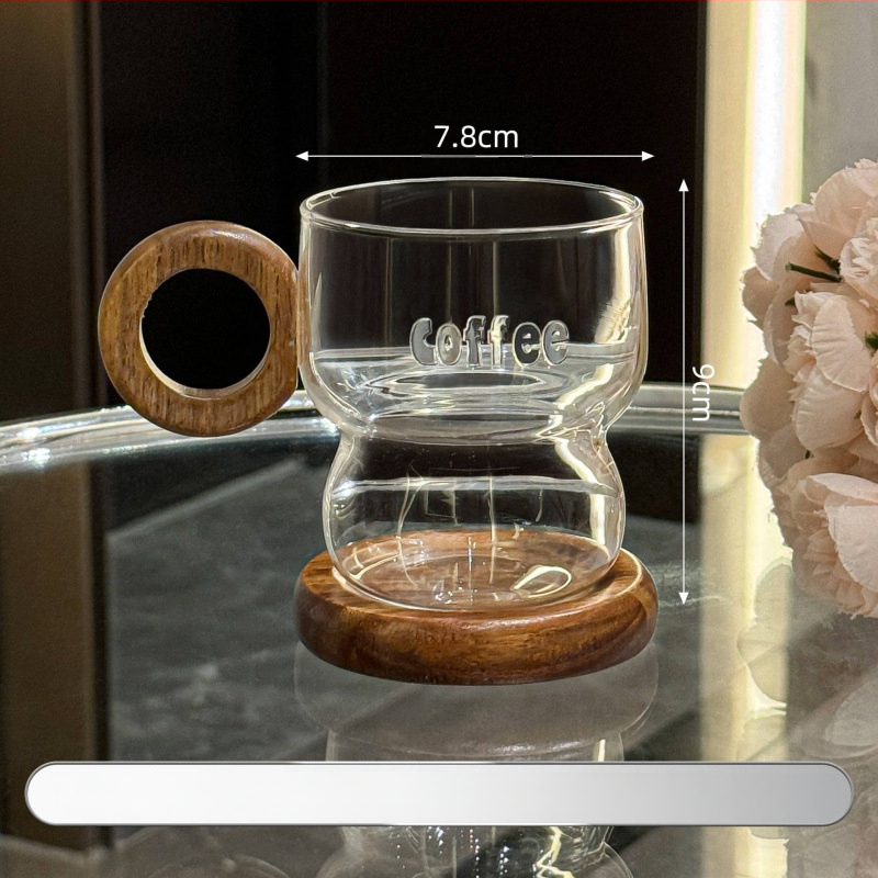 Kavos puodelis iš krištolo stiklo, modernus minimalistinis dizainas su rankena, netolygos formos, logotipo spauda įmanoma.