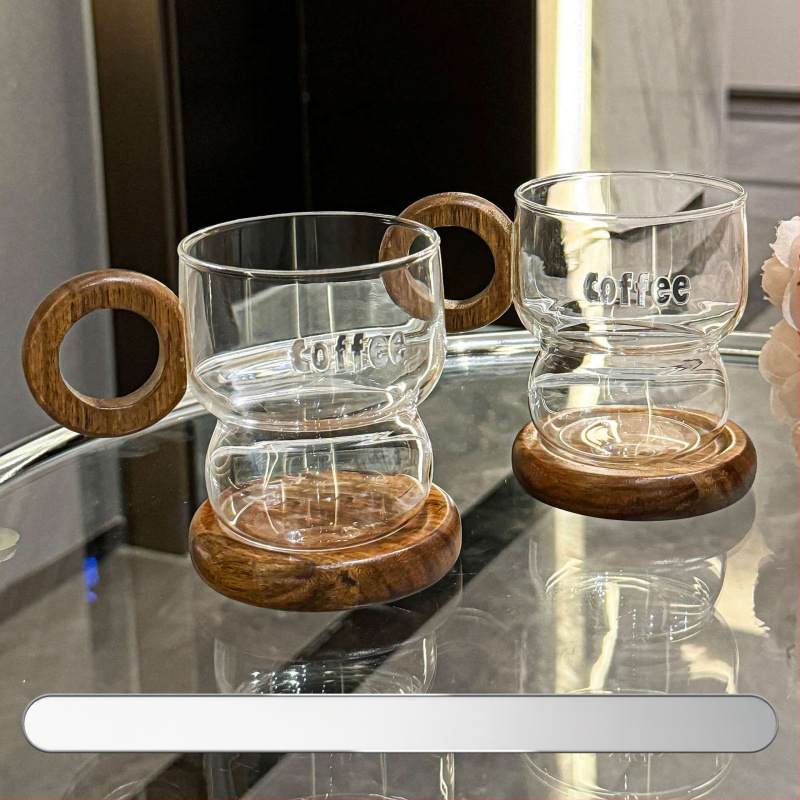 Kavos puodelis iš krištolo stiklo, modernus minimalistinis dizainas su rankena, netolygos formos, logotipo spauda įmanoma.