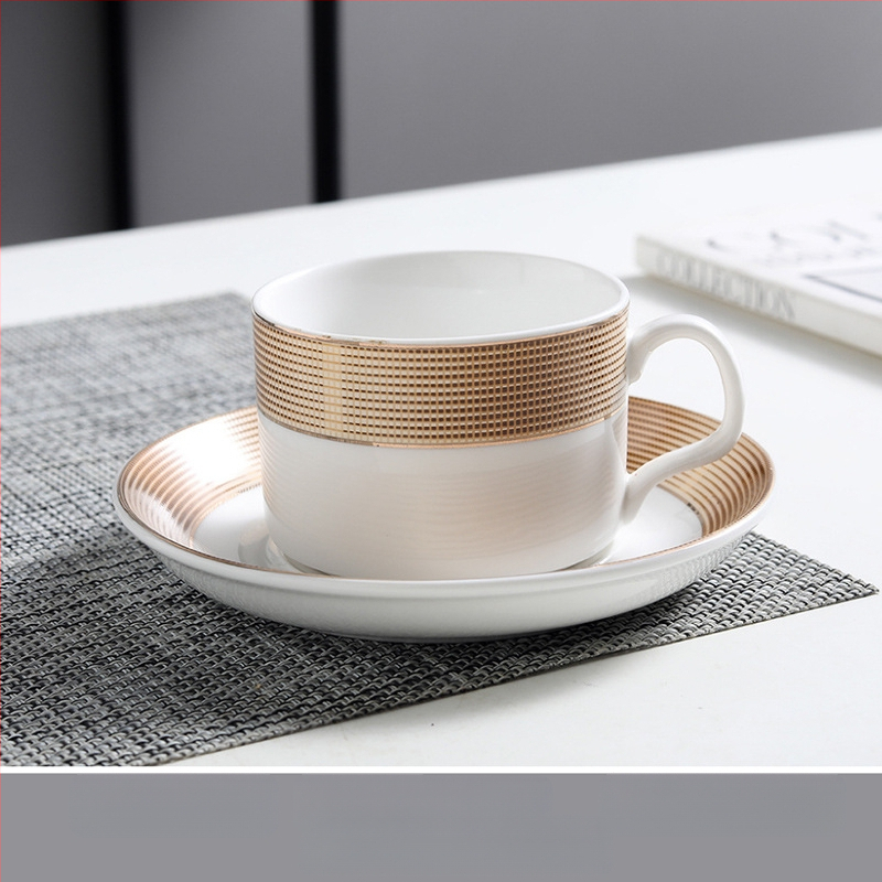 Keramikas kafijas krūze ar apakštasi — mājas komplekts, ar logotipa druku, pielāgošana pieejama, glazēta virsma, apaļa forma