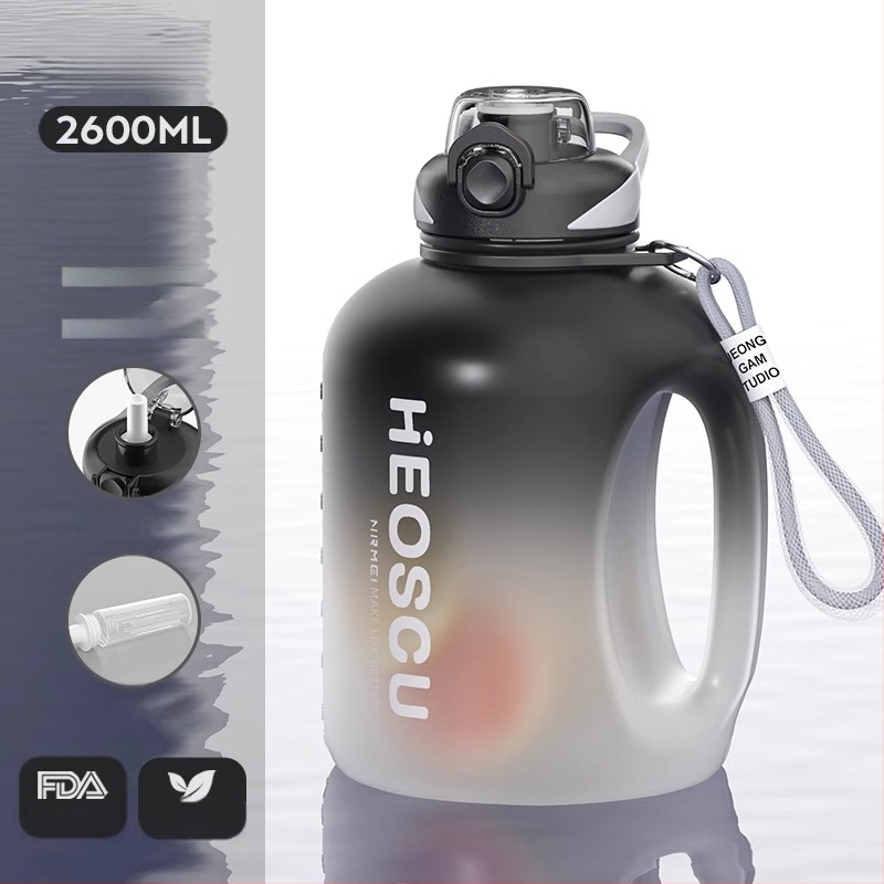 Sportinis vandens buteliukas su arbatos atskyrimu, atspari aukštoms temperatūroms, didelė talpa; Medžiaga: Plastikas; Prekės ženklas: Kita