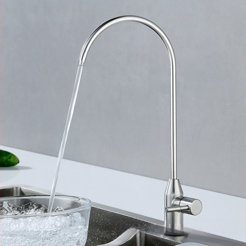 Nerūdijančio plieno virtuvės čiaupas su keraminiu vožtuvu, modelis 2P/4P, vertikalus diegimas, šlifuota paviršiaus, nominalus slėgis 0.9