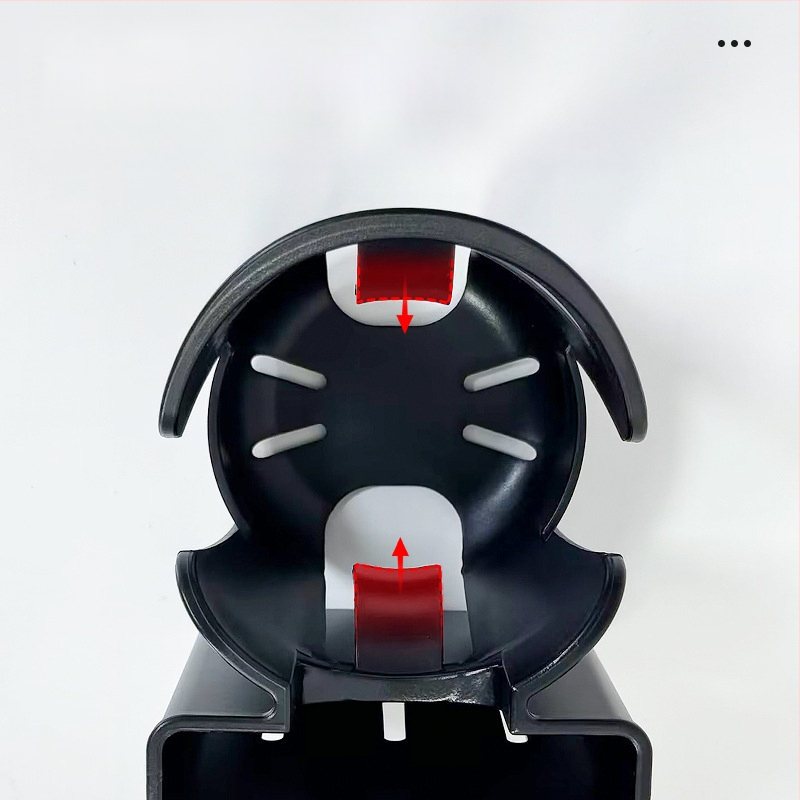 Universalus gertuvės laikiklis vaikiškiems vežimėliams — skirtas kūdikių buteliams ir gėrimams — ABS medžiaga — suderinamas su vežimėliais ir dviračiais — palaiko privatų ženklinimą