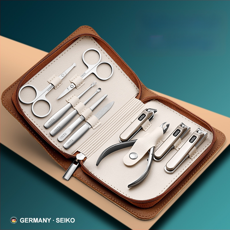 BTCLNTOS Υψηλής ποιότητας σετ εργαλείων νυχιών με θήκη, φορητό οικιακό στυλ; Περιλαμβάνει κόπτη νυχιών και πένσα; Υλικά: ανοξείδωτο ατσάλι, χάλυβας άνθρακα, κράμα ψευδάργύρου-αλουμινίου; Εκτύπωση λογοτύπου