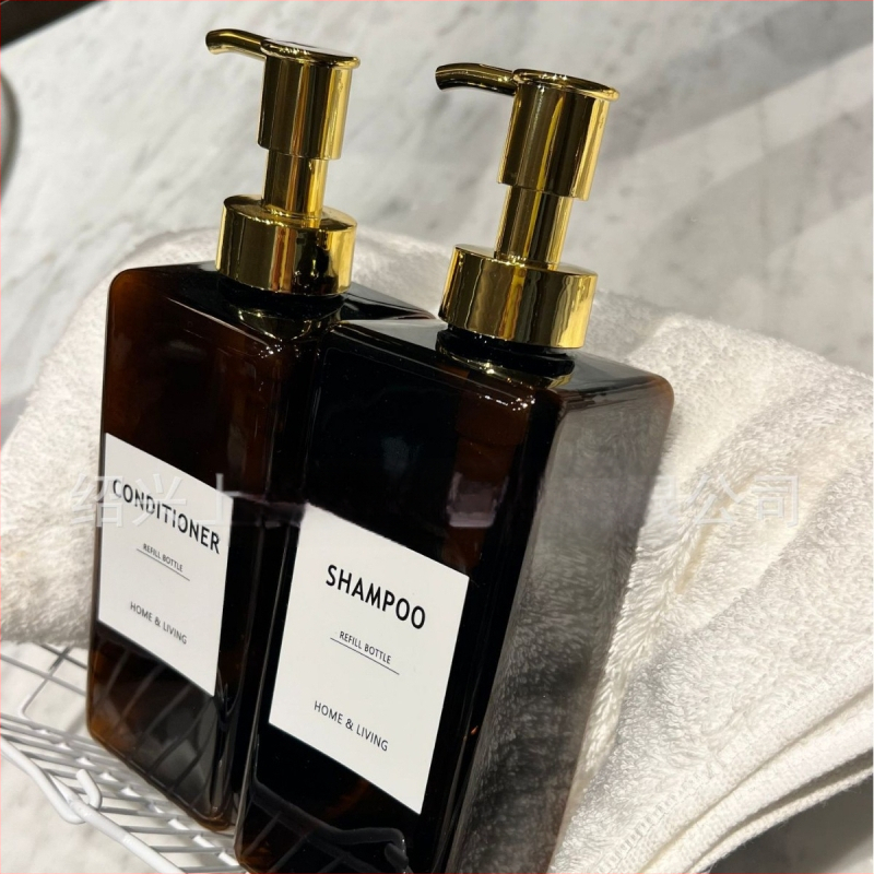 Szögletes pumpás műanyag üveg szállodai felhasználásra – kondicionáló, lotion, masszázsolaj (Eredet: Shaoxing, Zhejiang; Anyag: PET; Gyártási technológia: Blow molding; Csomagolás: Kozmetikai csomagolás)