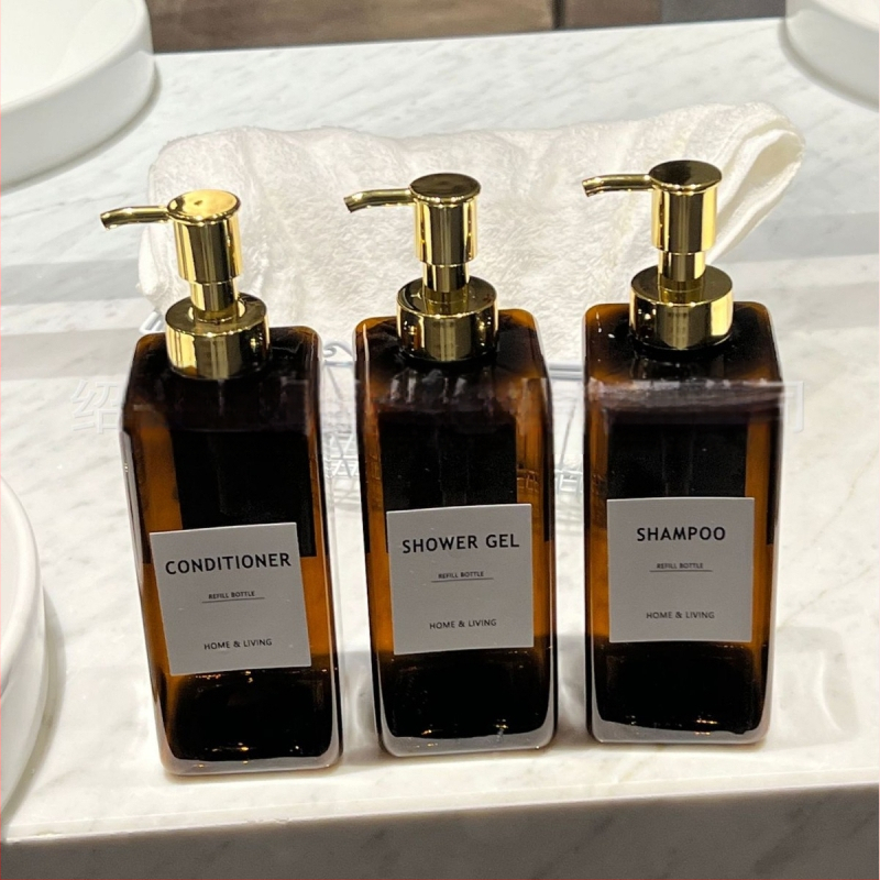Szögletes pumpás műanyag üveg szállodai felhasználásra – kondicionáló, lotion, masszázsolaj (Eredet: Shaoxing, Zhejiang; Anyag: PET; Gyártási technológia: Blow molding; Csomagolás: Kozmetikai csomagolás)