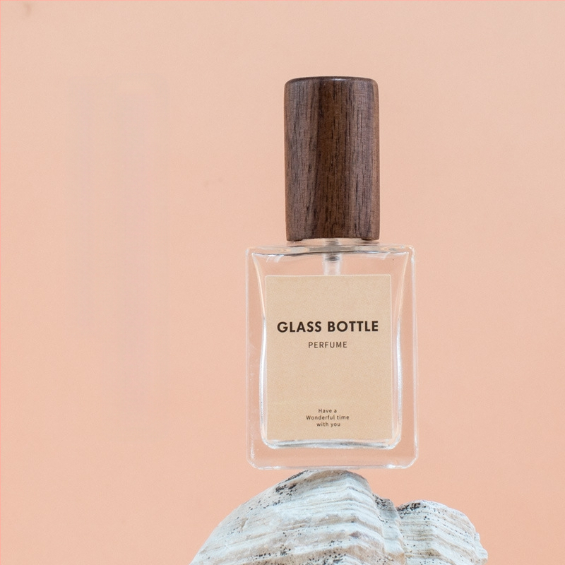 ilbu üveg parfüm spray, blow molding által készített, címkézett, szórófejjel, kozmetikai csomagolás