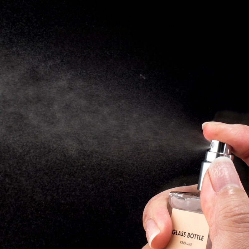 ilbu üveg parfüm spray, blow molding által készített, címkézett, szórófejjel, kozmetikai csomagolás