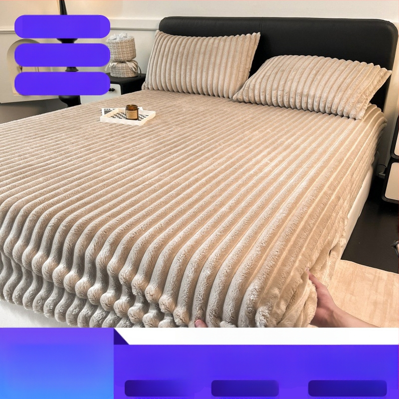 Fitted leht elastse servaga, kahekordse veluuu ning küülikukeha materjaliga, ühtlane muster, 300–500 g/m²