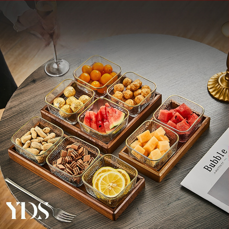 Üvegből készült gyümölcstál osztott rekeszekkel, pásztor-stílusú, egyszerű dizájn, nappali teafőasztalhoz