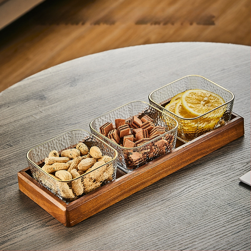 Üvegből készült gyümölcstál osztott rekeszekkel, pásztor-stílusú, egyszerű dizájn, nappali teafőasztalhoz