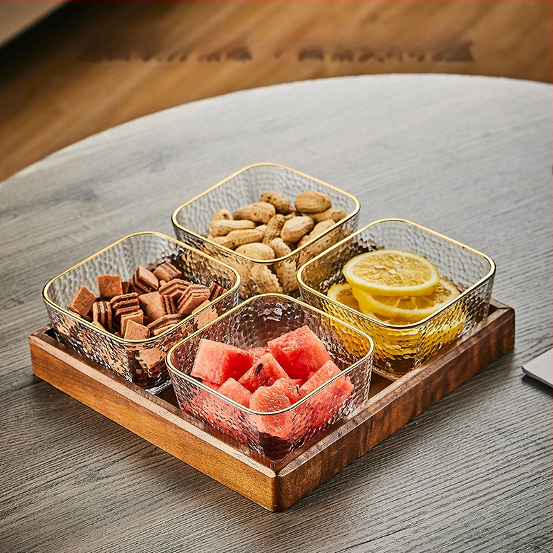 Üvegből készült gyümölcstál osztott rekeszekkel, pásztor-stílusú, egyszerű dizájn, nappali teafőasztalhoz