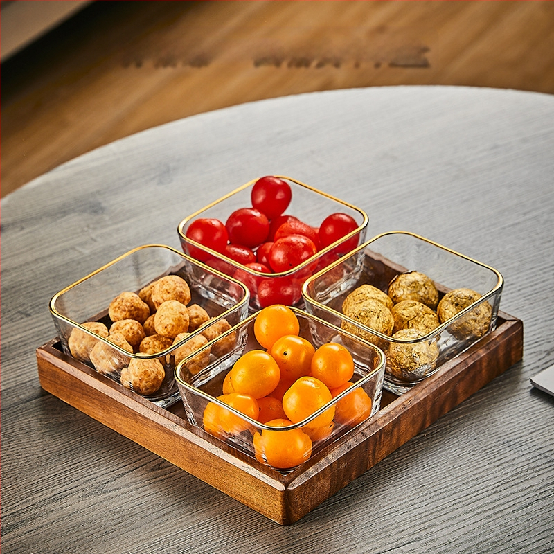 Üvegből készült gyümölcstál osztott rekeszekkel, pásztor-stílusú, egyszerű dizájn, nappali teafőasztalhoz