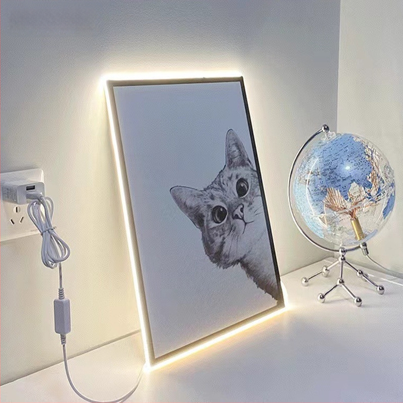 Bandă LED COB cu 320 LED/m, intrare 5/12/24V, reglare prin atingere, flux luminos 1100 lm, CRI 80