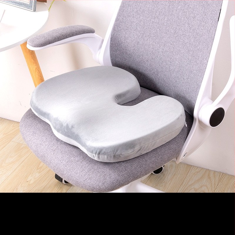 У-образена възглавничка за офис стол с мрежеста повърхност и пълнеж memory foam, дишаща