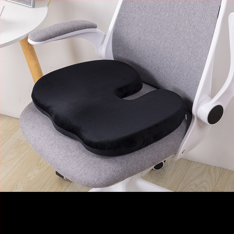 У-образена възглавничка за офис стол с мрежеста повърхност и пълнеж memory foam, дишаща