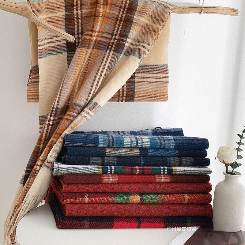 Дамски каре шал с пискюли, изкуствен кашмир/акрил