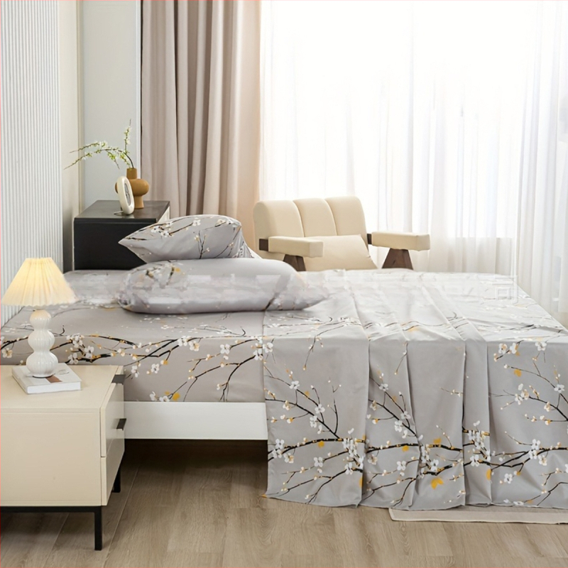 Burberry četrgabalu gultas veļas komplekts – Materiāls: ķīmiskā šķiedra; Raksts: augu ziedu motīvs; Druka un krāsošana: reaktīvā krāsošana; Audums: brushed; Svars: 800–1000 g