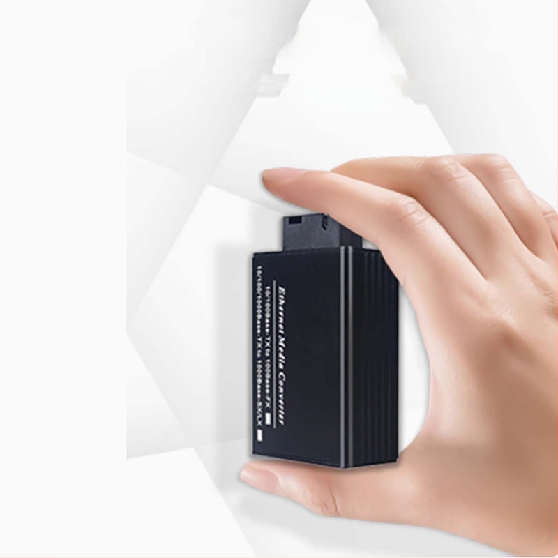 Гигабитен оптичен медиа конвертор с 1 RJ45 и 1 SFP, SC оптичен конектор, компактен дизайн