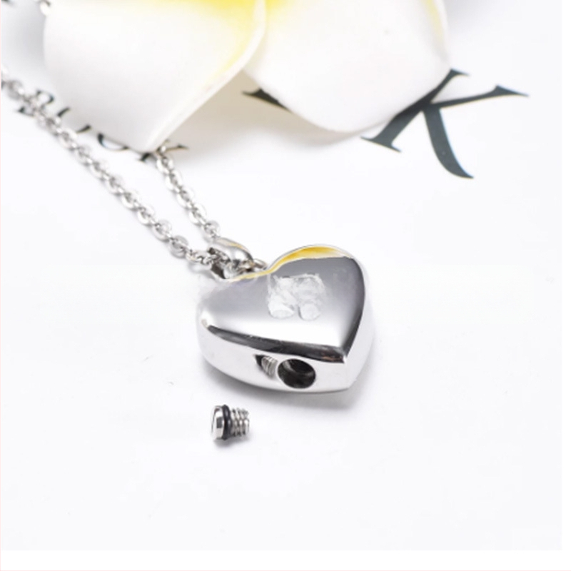 Κολιέ από ανοξείδωτο ατσάλι, σχέδιο καρδιάς, ηλεκτροπλατίωση, Αριθμός παραγωγής 94665, σειριακός αριθμός 84584