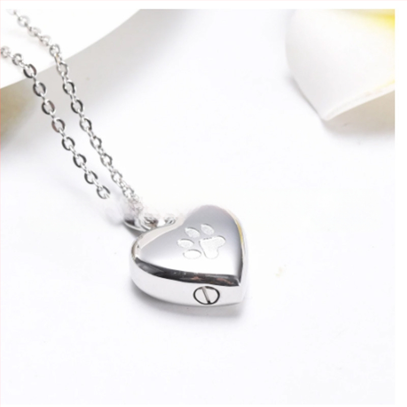 Κολιέ από ανοξείδωτο ατσάλι, σχέδιο καρδιάς, ηλεκτροπλατίωση, Αριθμός παραγωγής 94665, σειριακός αριθμός 84584