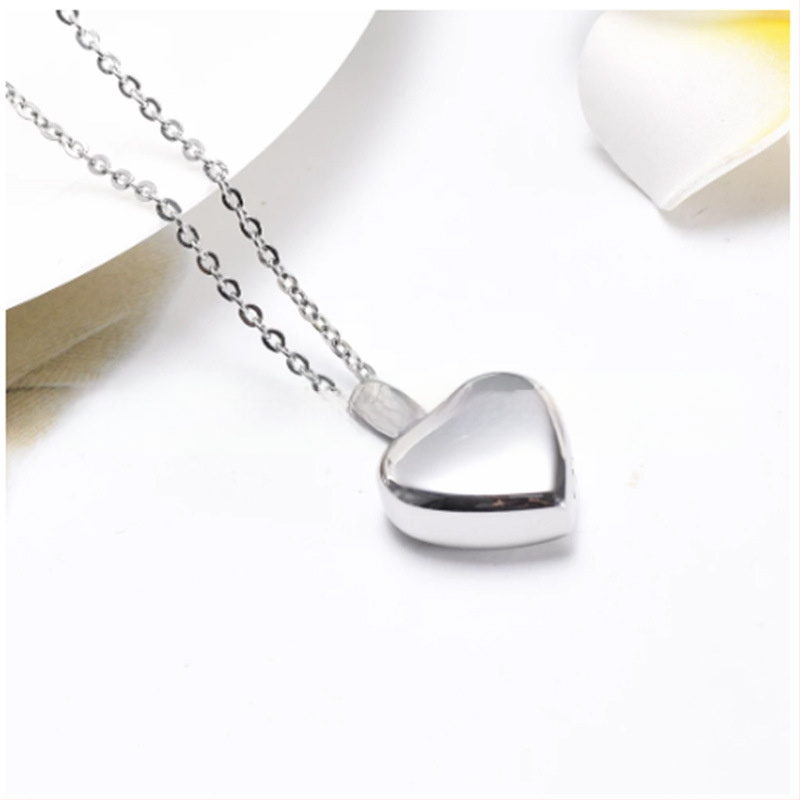 Κολιέ από ανοξείδωτο ατσάλι, σχέδιο καρδιάς, ηλεκτροπλατίωση, Αριθμός παραγωγής 94665, σειριακός αριθμός 84584