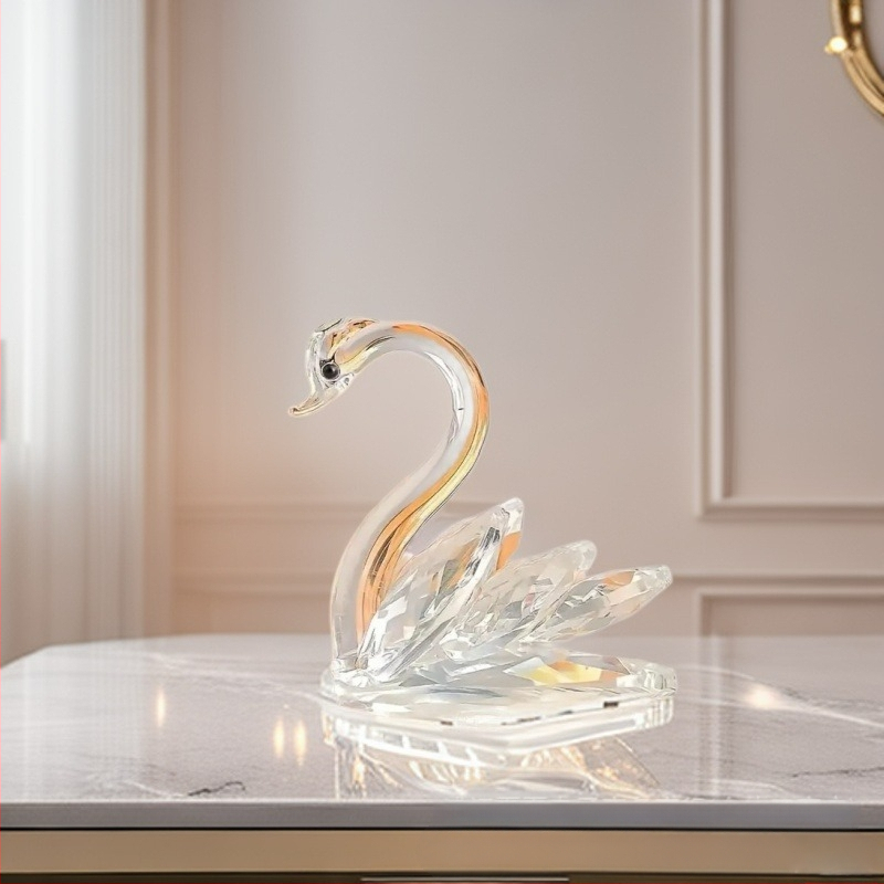 Kristāla gulbis – dekoratīva figūra, modernas minimalistiskā stila, gatavs dāvanai, iepakots kartona kastē.