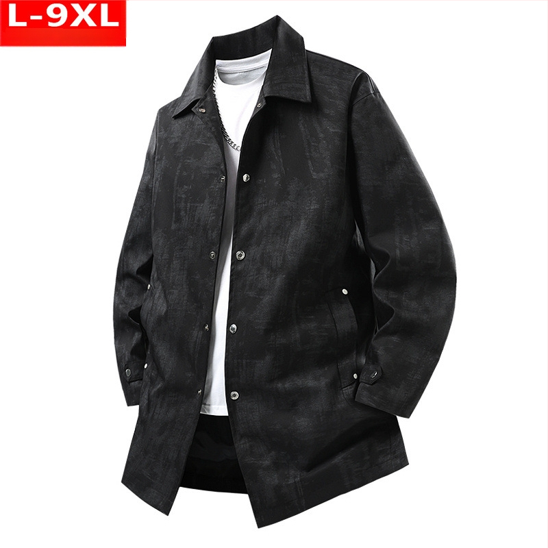 Palton camuflat, croială lejeră, lungime medie 65–80 cm, guler turn-down, închidere cu nasturi la față, material poliester, căptușeală poliester, stil Hong Kong