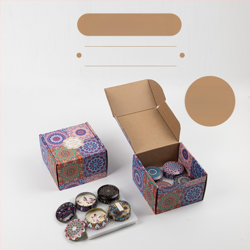 Κουτί δώρου με αρωματικά κεριά Jie Sheng Aromatherapy — κεριά από κερί σόγιας σε σχήμα κύπελλου, χειροποίητα και ρίχνονται με χειροποίητη τεχνική, με λογότυπο πάνω στην κονσέρβα