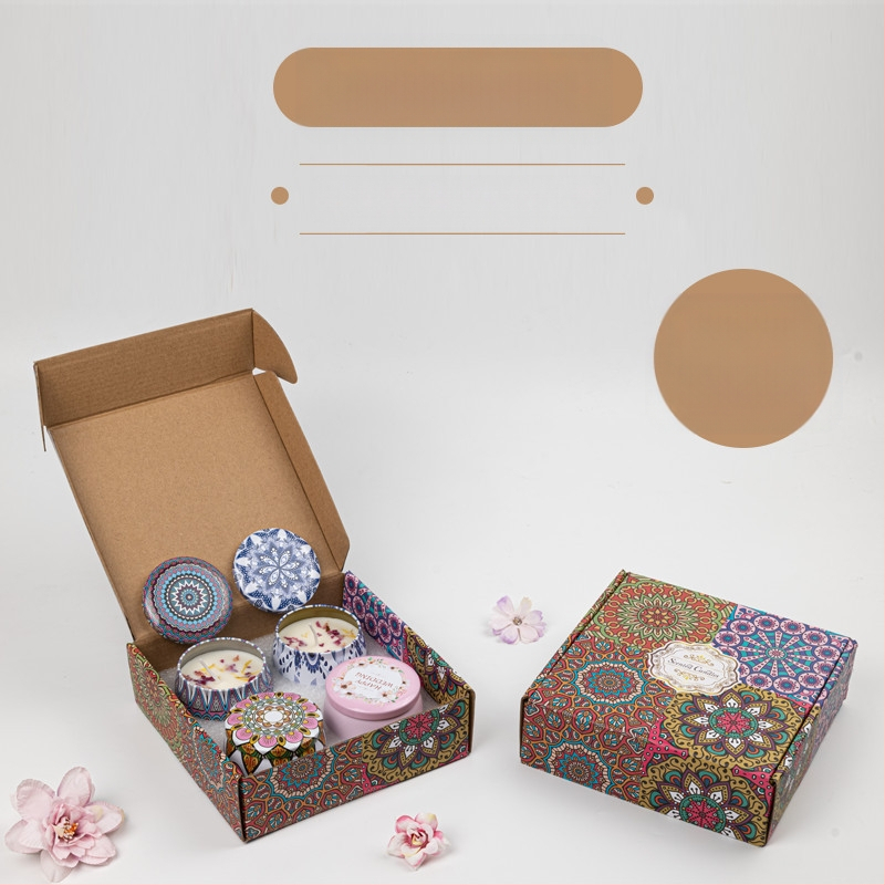 Κουτί δώρου με αρωματικά κεριά Jie Sheng Aromatherapy — κεριά από κερί σόγιας σε σχήμα κύπελλου, χειροποίητα και ρίχνονται με χειροποίητη τεχνική, με λογότυπο πάνω στην κονσέρβα