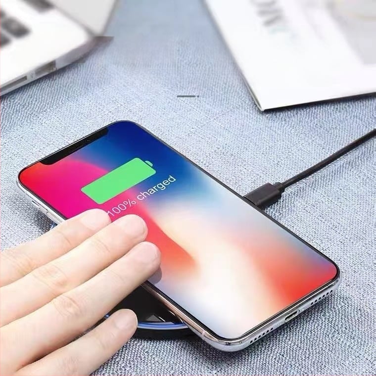 Datora galda bezvadu uzlādzējs, 15W, apaļš alumīnija sakausējuma korpuss, 2A izeja, QC2.0, saderīgs ar Apple un Huawei