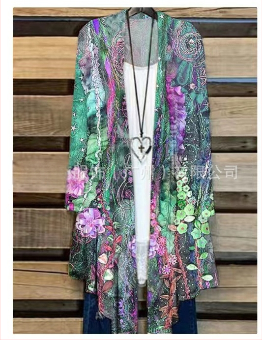 Moteriški marškiniai su ilgomis rankovėmis su spauda, ilgesnė kirpimo linija ir kailio apykakle, poliesteris