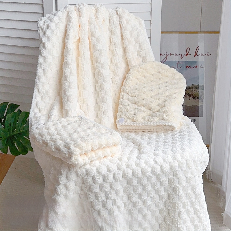 Set baie din trei piese: prosop de înfășurat pentru adulți, căciulă de uscare a părului și prosop; bumbac 100%, fir 150D, marca Silent Love